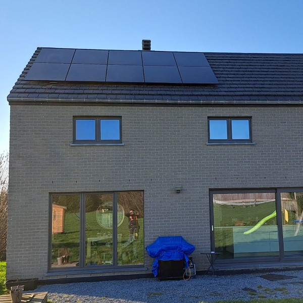 Zonnepanelen-installatie-rodriguez-villers-l-&eacute;v&ecirc;que